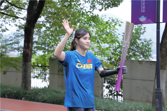 Penyulut Obor Asian Para Games Xu Jialing dengan Tangan Bionik-Image-1