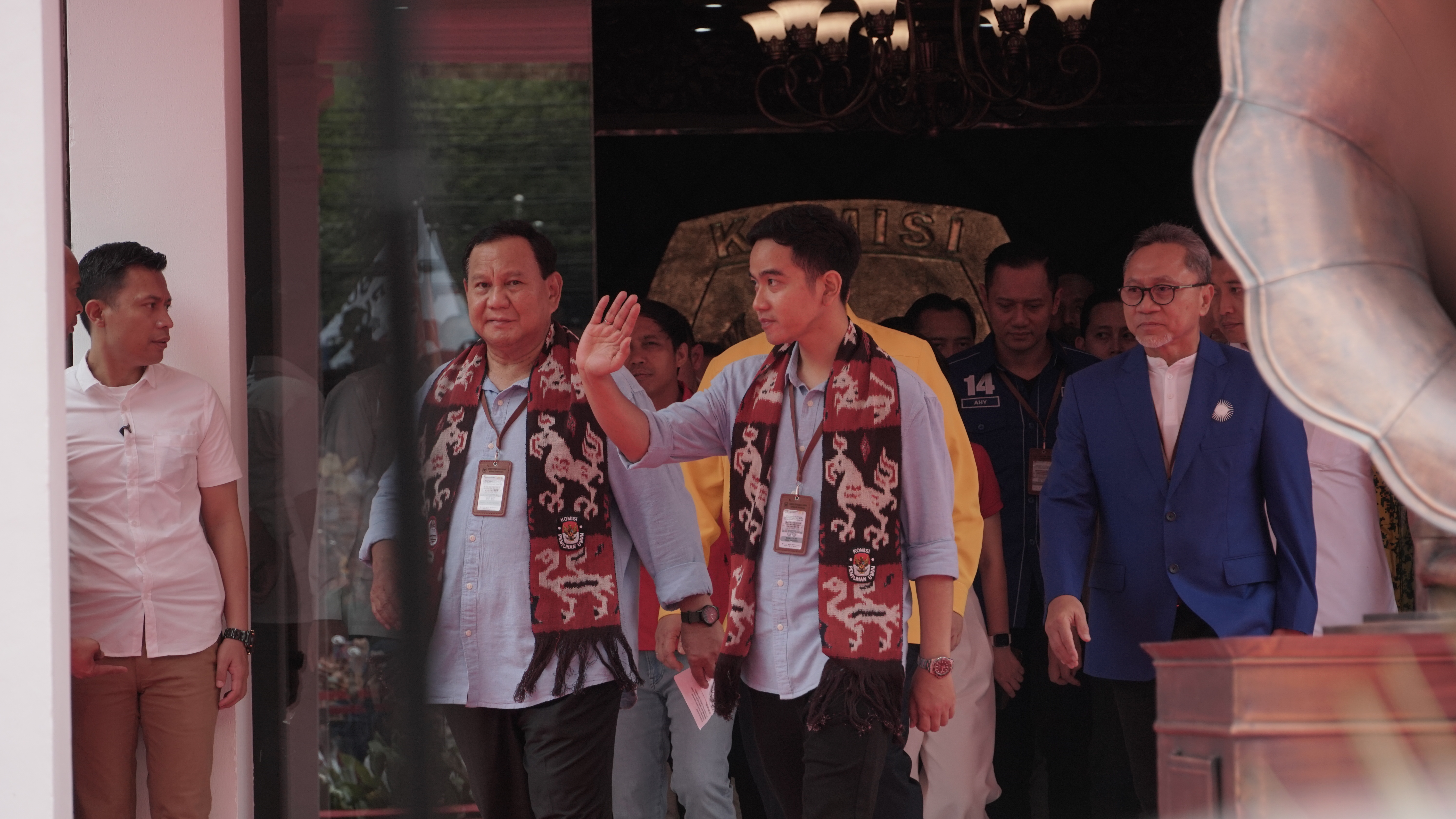 Pasangan Capres-Cawapres Prabowo-Gibran Tiba di KPU-Image-1 Pasangan Capres-Cawapres Prabowo-Gibran Tiba di KPU-Image-1