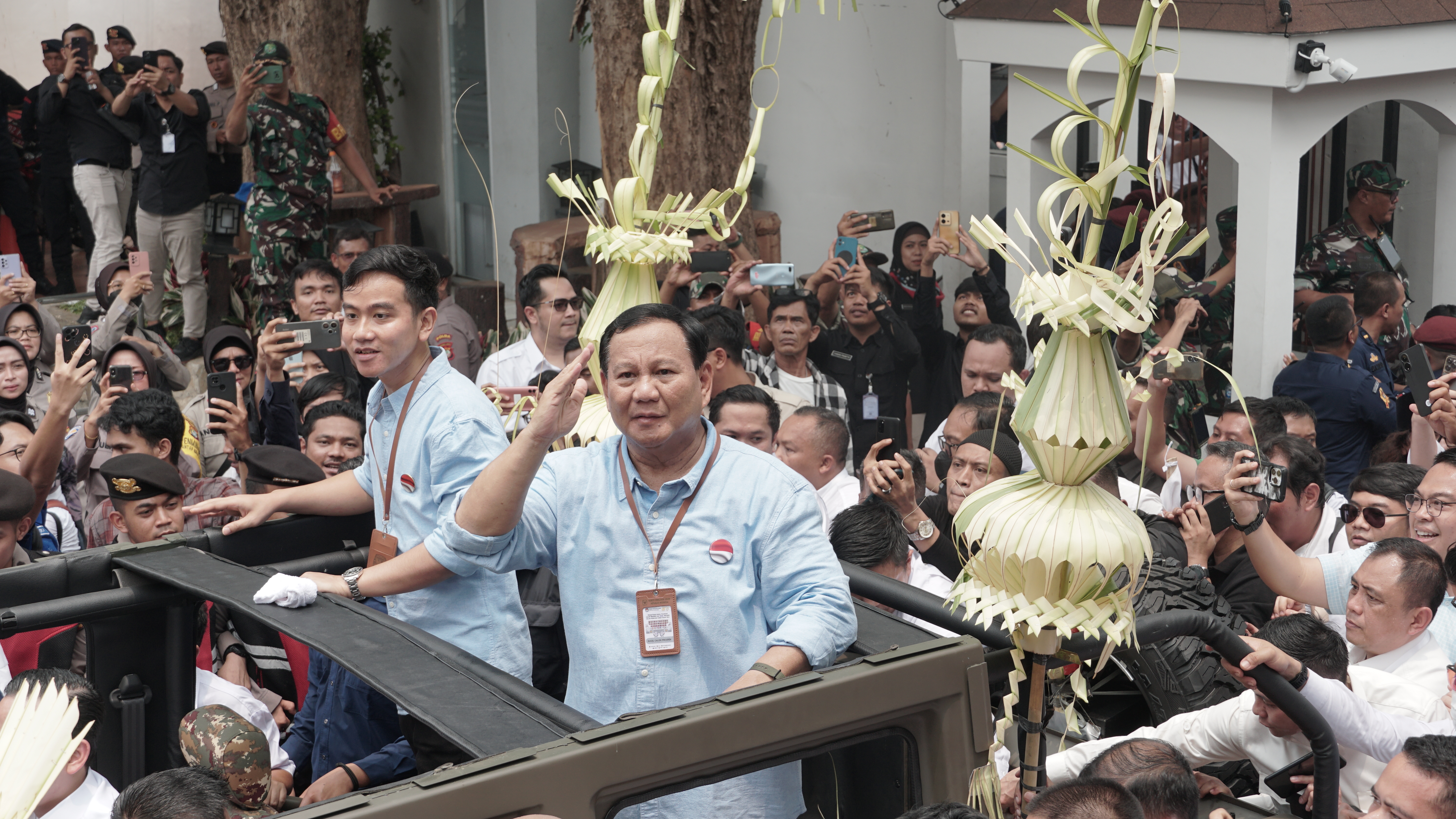 Pasangan Capres-Cawapres Prabowo-Gibran Tiba di KPU-Image-3 Pasangan Capres-Cawapres Prabowo-Gibran Tiba di KPU-Image-3
