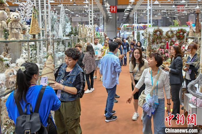 Barang-barang Natal Produk China Banjiri Canton Fair-Image-2