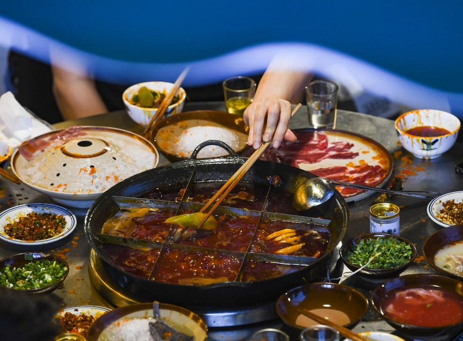 Jika Ingin Makan Hotpot Original Datanglah ke Distrik Qijiang-Image-1