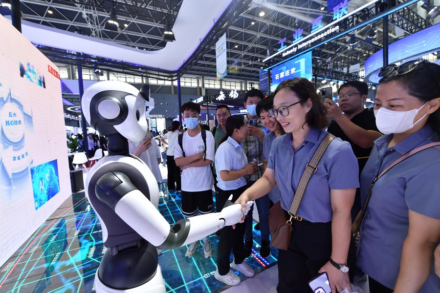 China Bangun Sistem Robot Humanoid di 2025