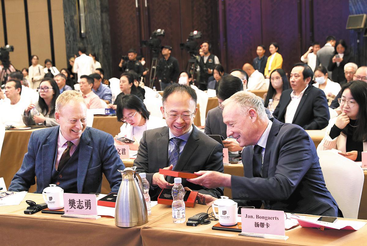 Simposium Iptek Vision China Digelar di Wuhan-Image-1