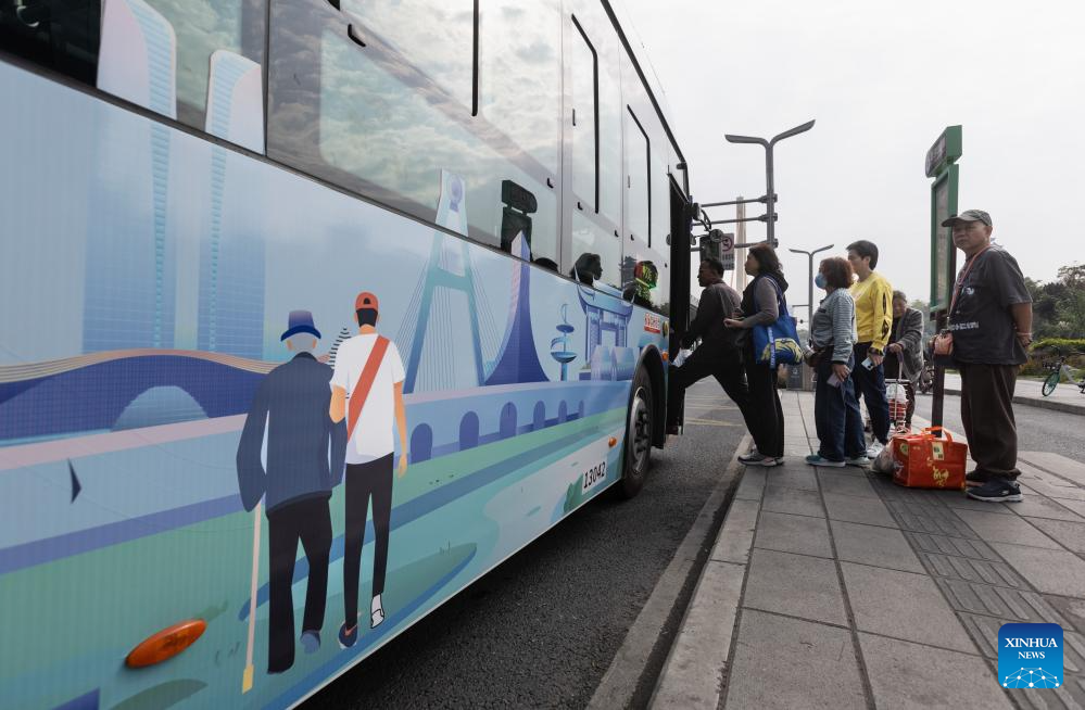 Dibuka Enam Jalur Bus untuk Lansia di Chengdu-Image-3