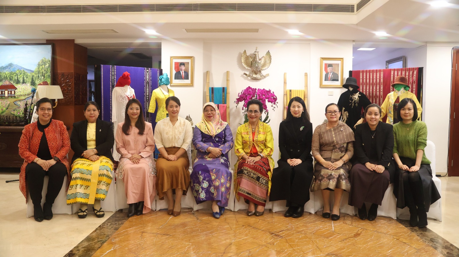 KBRI Beijing Pamerkan Tenun Tanimbar di ASEAN Ladies Circle-Image-2