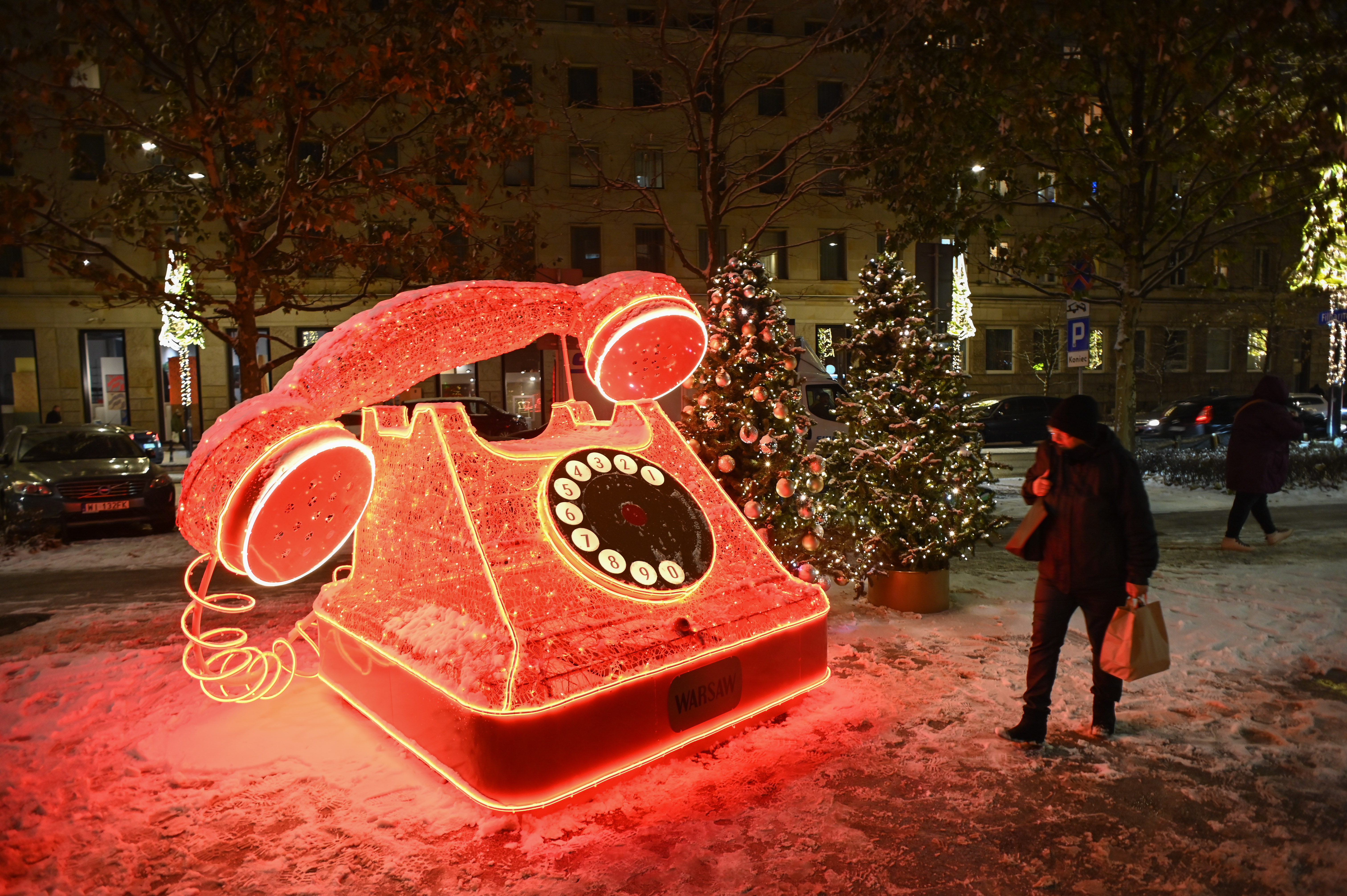 POLANDIA-WARSAWA-INSTALASI CAHAYA-3-Image-1