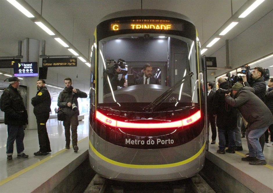 Kereta Metro Buatan China Beroperasi di Portugal-Image-1
