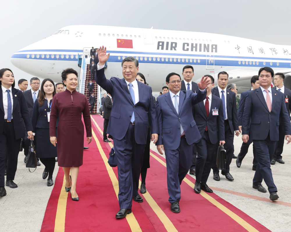 Presiden China Xi Jinping mendapat sambutan hangat saat tiba di Vietnam-Image-3