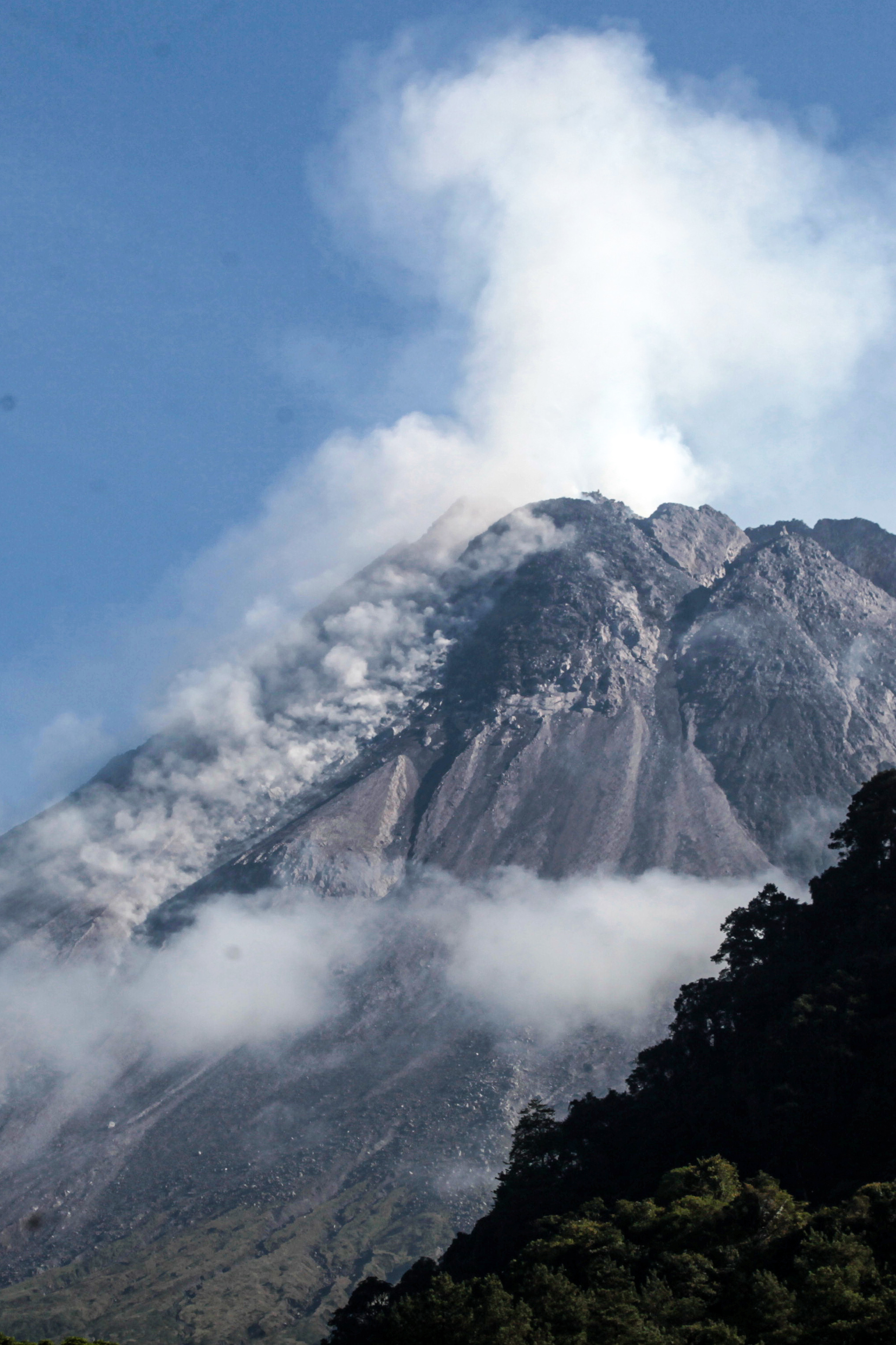 INDONESIA-YOGYAKARTA-GUNUNG MERAPI-ERUPSI-1-Image-1 INDONESIA-YOGYAKARTA-GUNUNG MERAPI-ERUPSI-1-Image-1