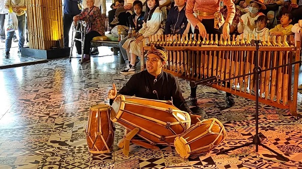 Seni Angklung Indonesia Tampil di Nansha-Image-1