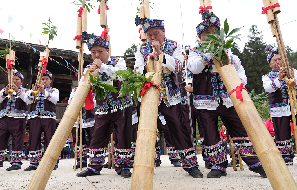 Suku Miao Rayakan Tahun Baru-Image-3