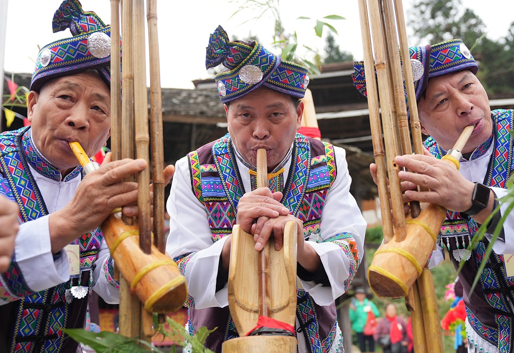 Suku Miao Rayakan Tahun Baru-Image-1