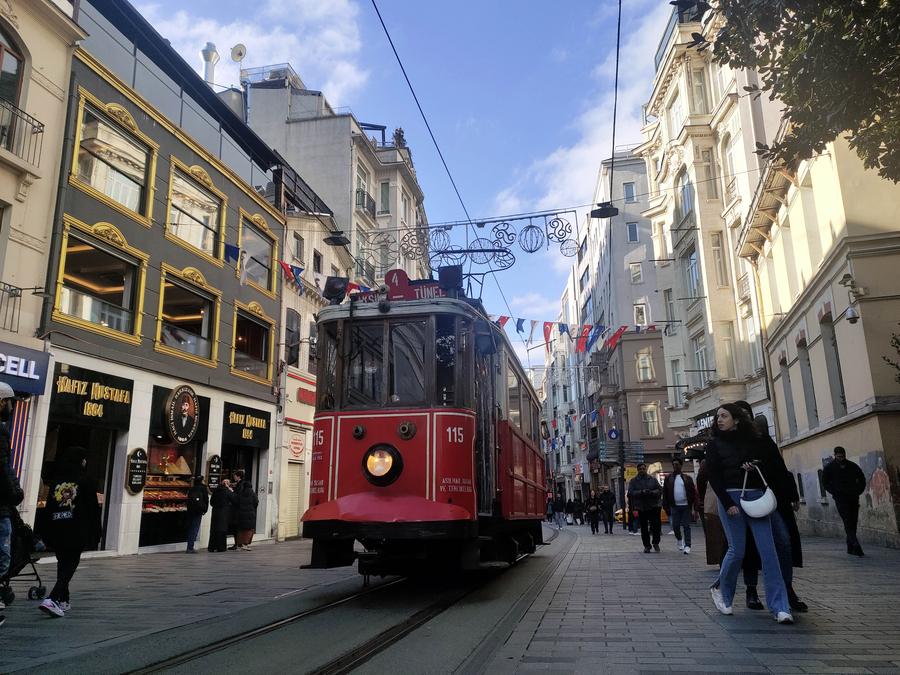 Kenaikan tarif angkutan umum di Istanbul picu kemarahan publik-Image-1