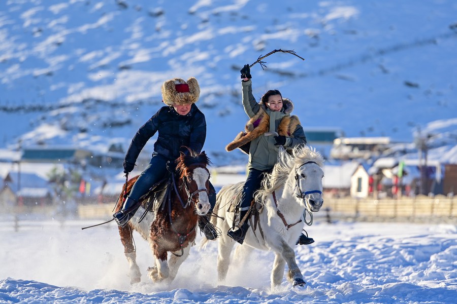 Xinjiang Catatkan Rekor Kunjungan Wisata pada 2023-Image-1