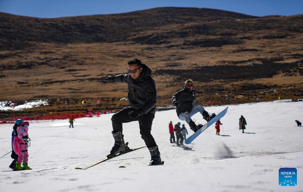 POTRET Resor ski pertama di Xizang, China dibuka-Image-6
