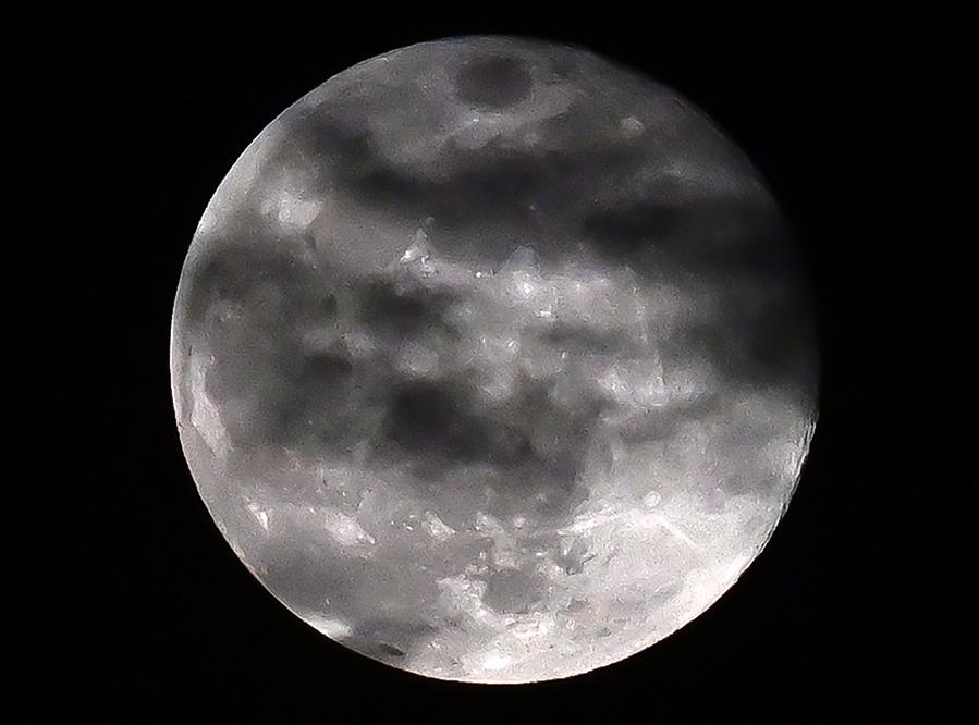 Ilmuwan China ungkap tujuan dan muatan misi Chang'e-7 yang akan selidiki es air di Bulan-Image-1