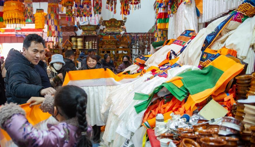POTRET Orang-orang Bersiap Sambut Tahun Baru Tibet-Image-3
