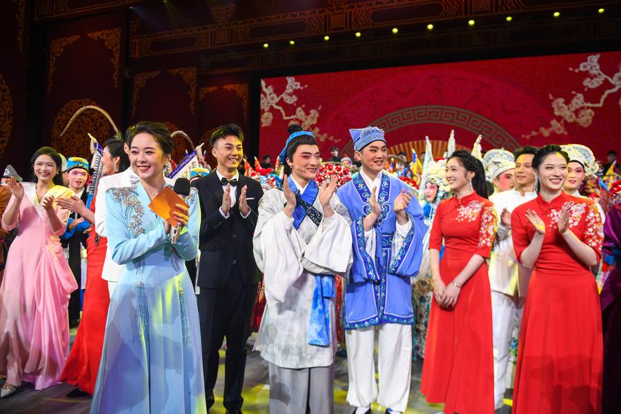 Para seniman opera muda tampil memukau dalam gala kelulusan di Wuhan, China-Image-11