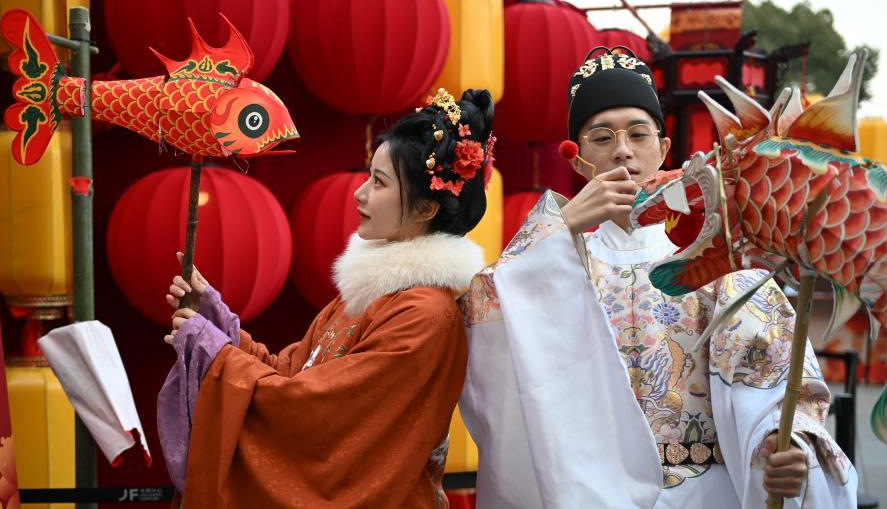 Parade Kostum Tradisional Rayakan Festival Musim Semi di Nanjing-Image-4