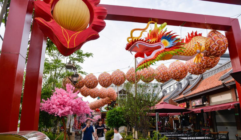 Dekorasi Festival Musim Semi Terlihat di Chinatown Indonesia-Image-2