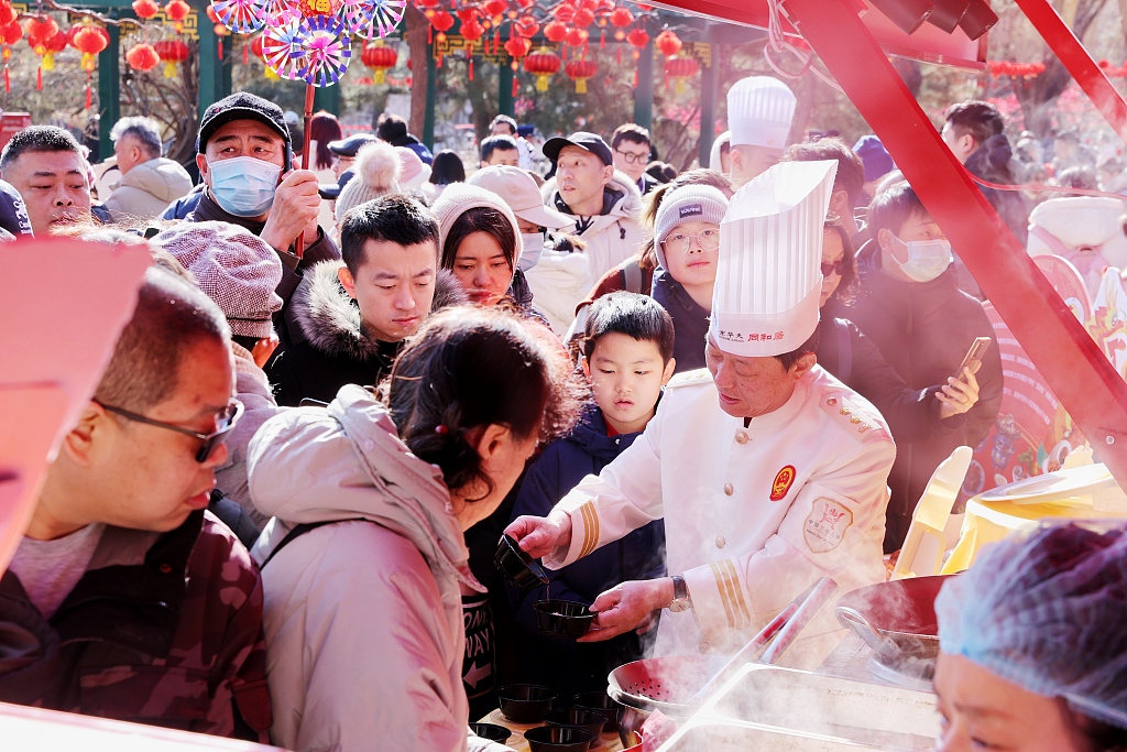 Pameran Kuil Tradisional pada Festival Musim Semi di Beijing-Image-3