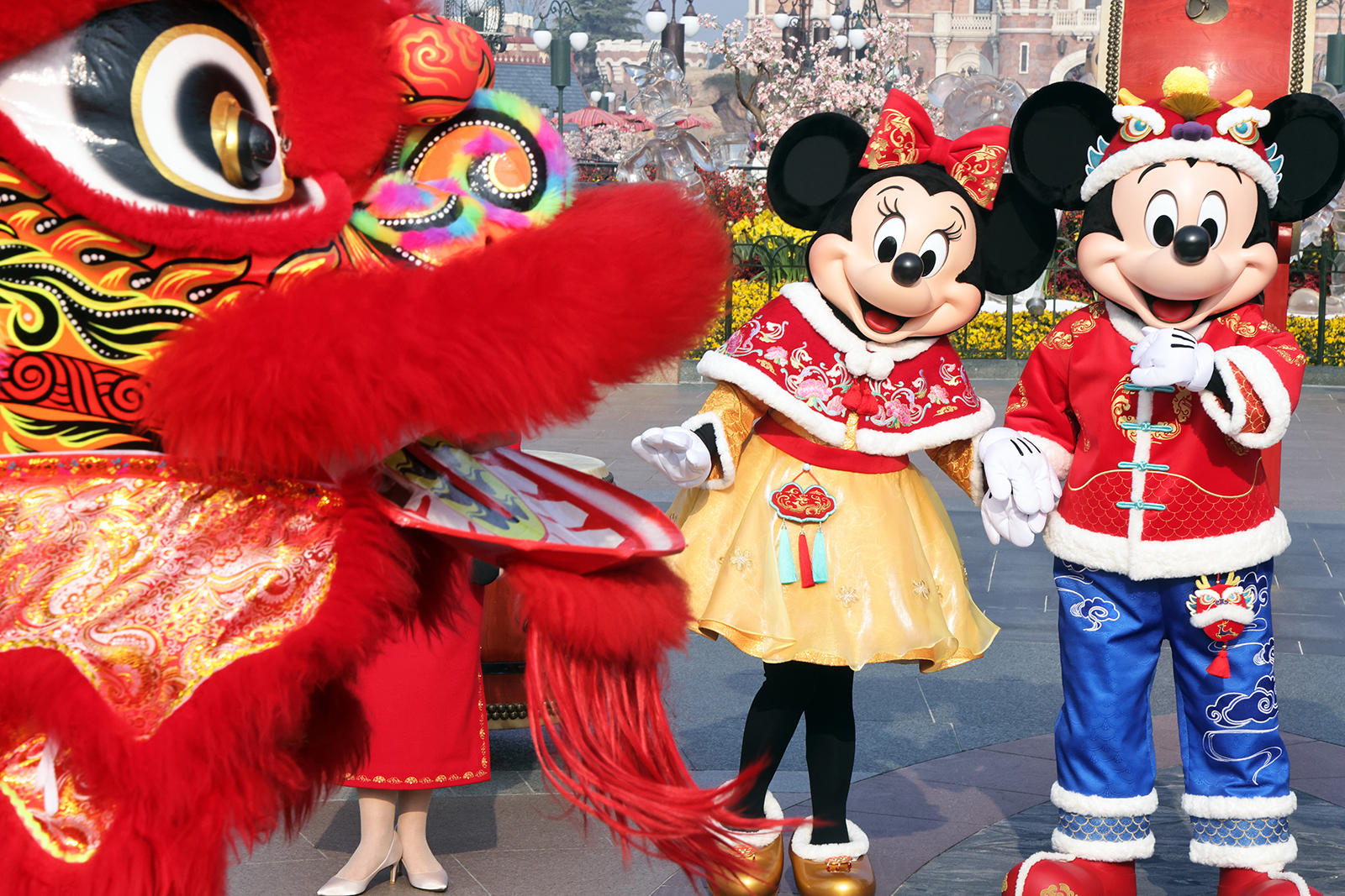 Karakter Disney Rayakan Tahun Baru Imlek di Shanghai-Image-2
