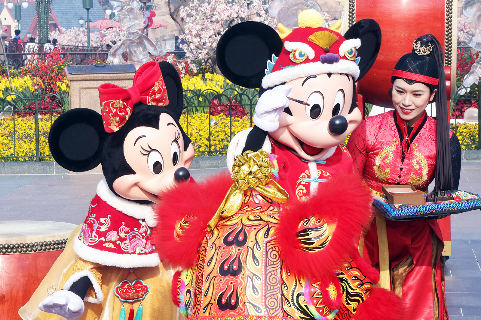 Karakter Disney Rayakan Tahun Baru Imlek di Shanghai-Image-1