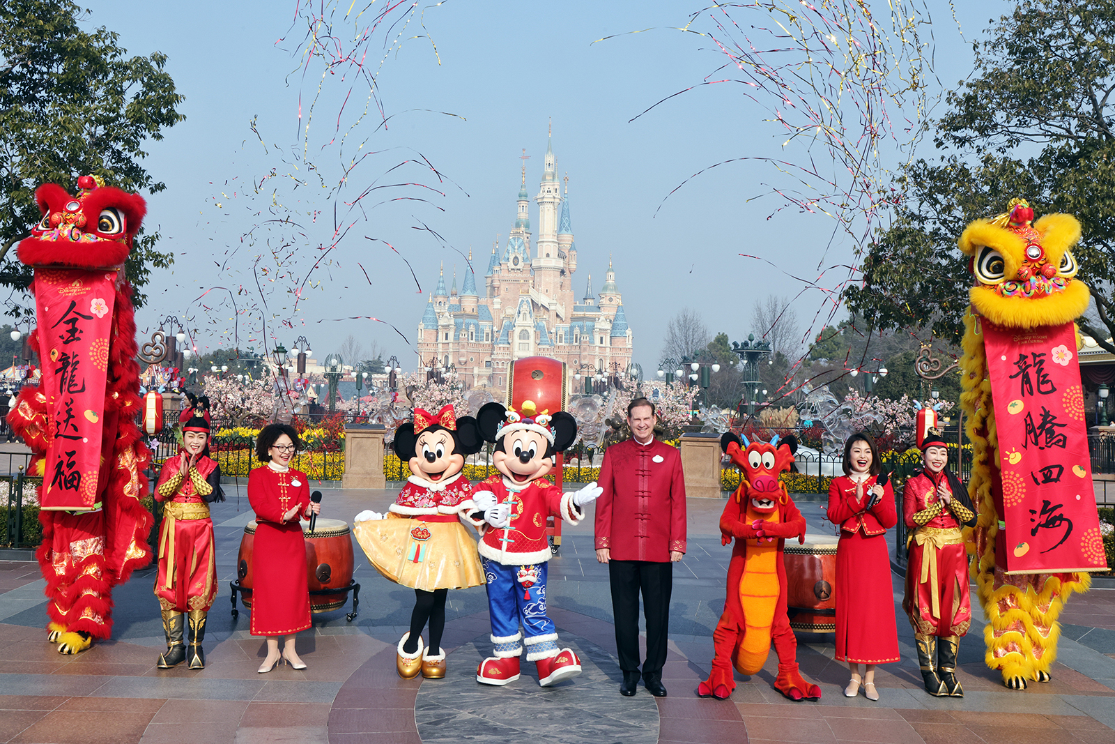 Karakter Disney Rayakan Tahun Baru Imlek di Shanghai-Image-3
