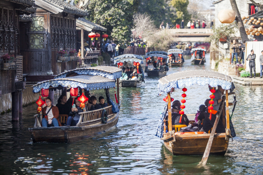 Tur Perahu Tawarkan Pemandangan Kota Huzhou yang Indah-Image-1