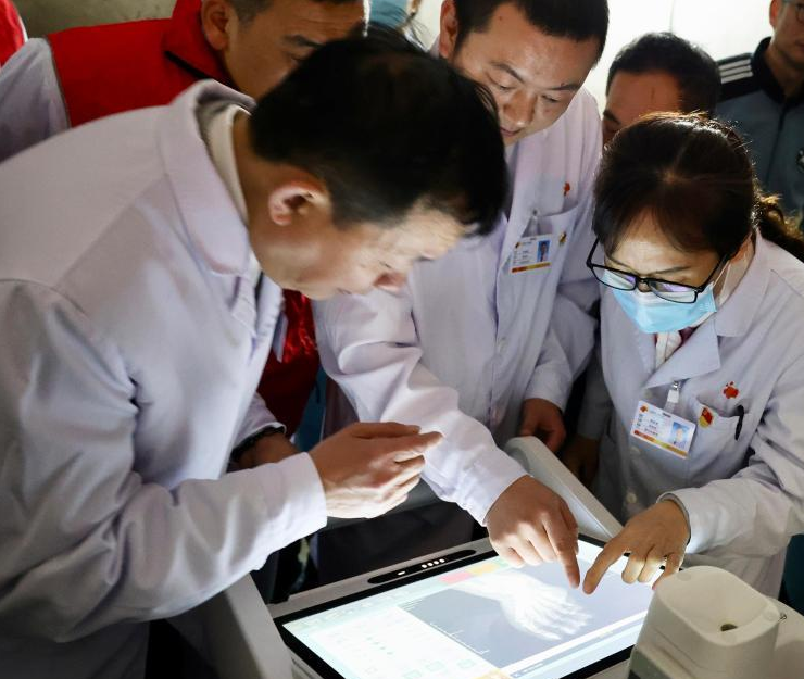 Kebun Binatang Chongqing Datangkan Ahli Medis Diagnosa Cedera Panda Raksasa-Image-3