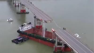 Dua Orang Tewas saat Kapal Tabrak Jembatan di China Selatan-Image-1