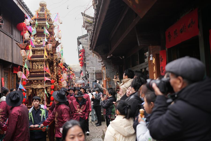 Parade Festival Lentera di Kota Zhejiang-Image-2