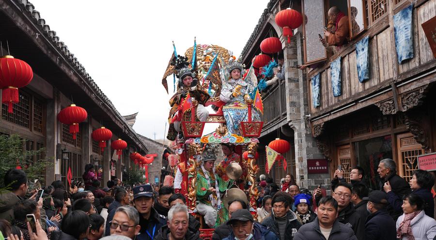 Parade Festival Lentera di Kota Zhejiang-Image-4