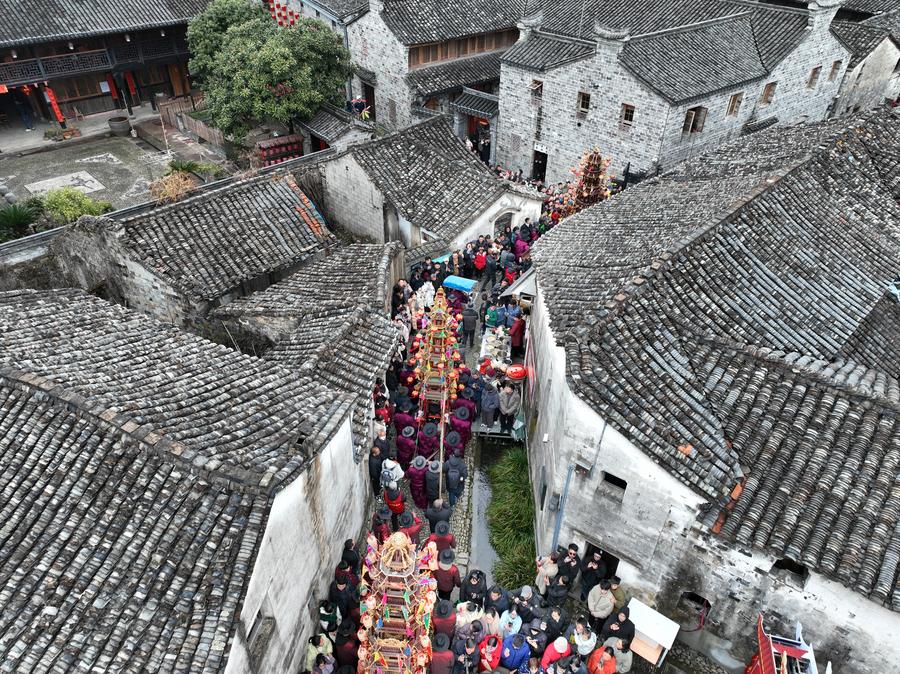 Parade Festival Lentera di Kota Zhejiang-Image-9