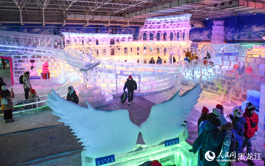 Galeri Seni Es dan Salju Memikat Wisatawan di Harbin-Image-1