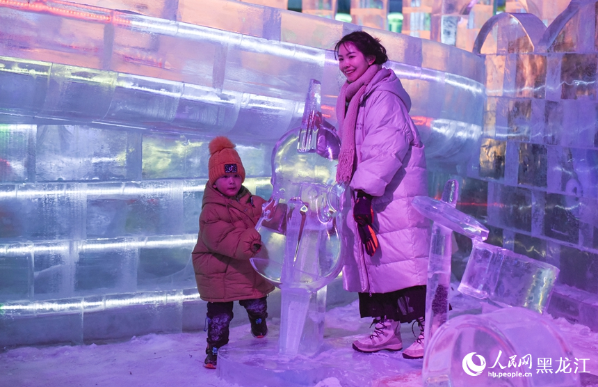 Galeri Seni Es dan Salju Memikat Wisatawan di Harbin-Image-4