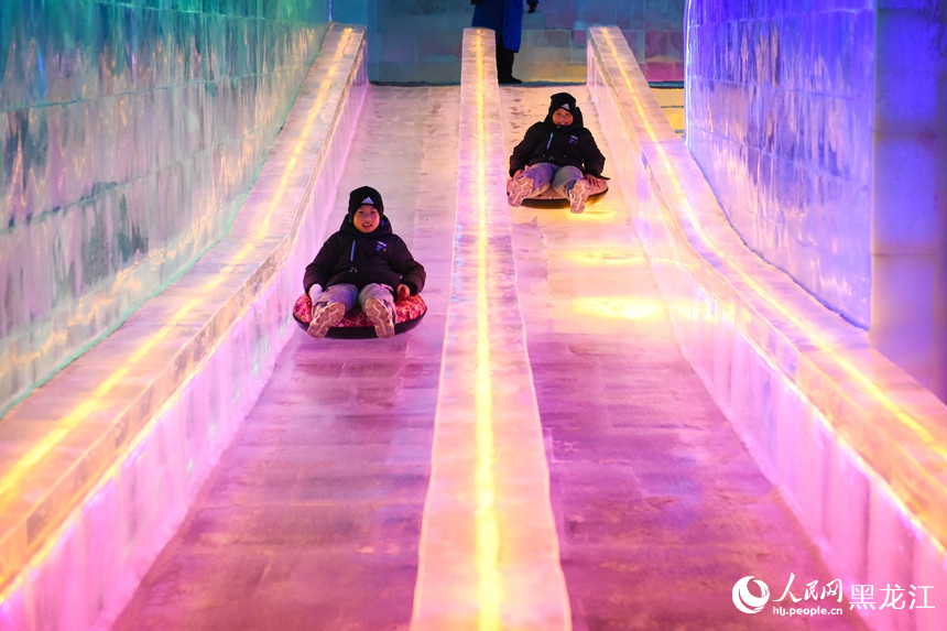Galeri Seni Es dan Salju Memikat Wisatawan di Harbin-Image-5