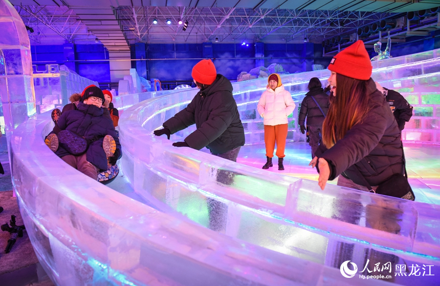 Galeri Seni Es dan Salju Memikat Wisatawan di Harbin-Image-6