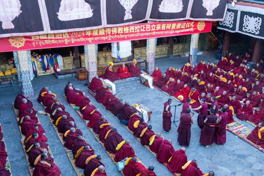 12 biksu terima gelar setara doktor dalam Buddhisme Tibet-Image-3