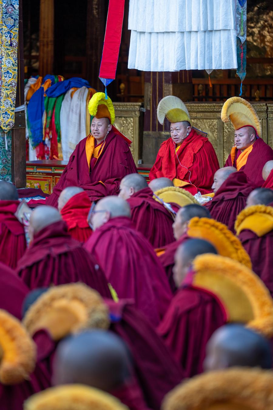 12 biksu terima gelar setara doktor dalam Buddhisme Tibet-Image-8