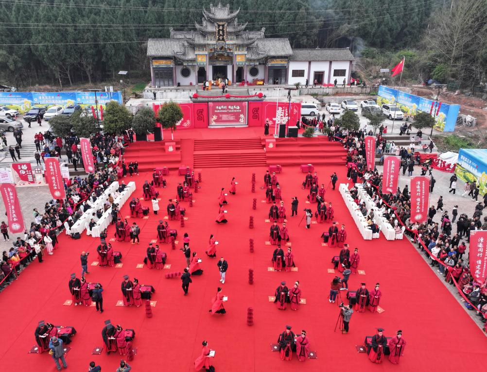 Pernikahan Kelompok Tradisional China untuk 28 Pasangan Baru-Image-3