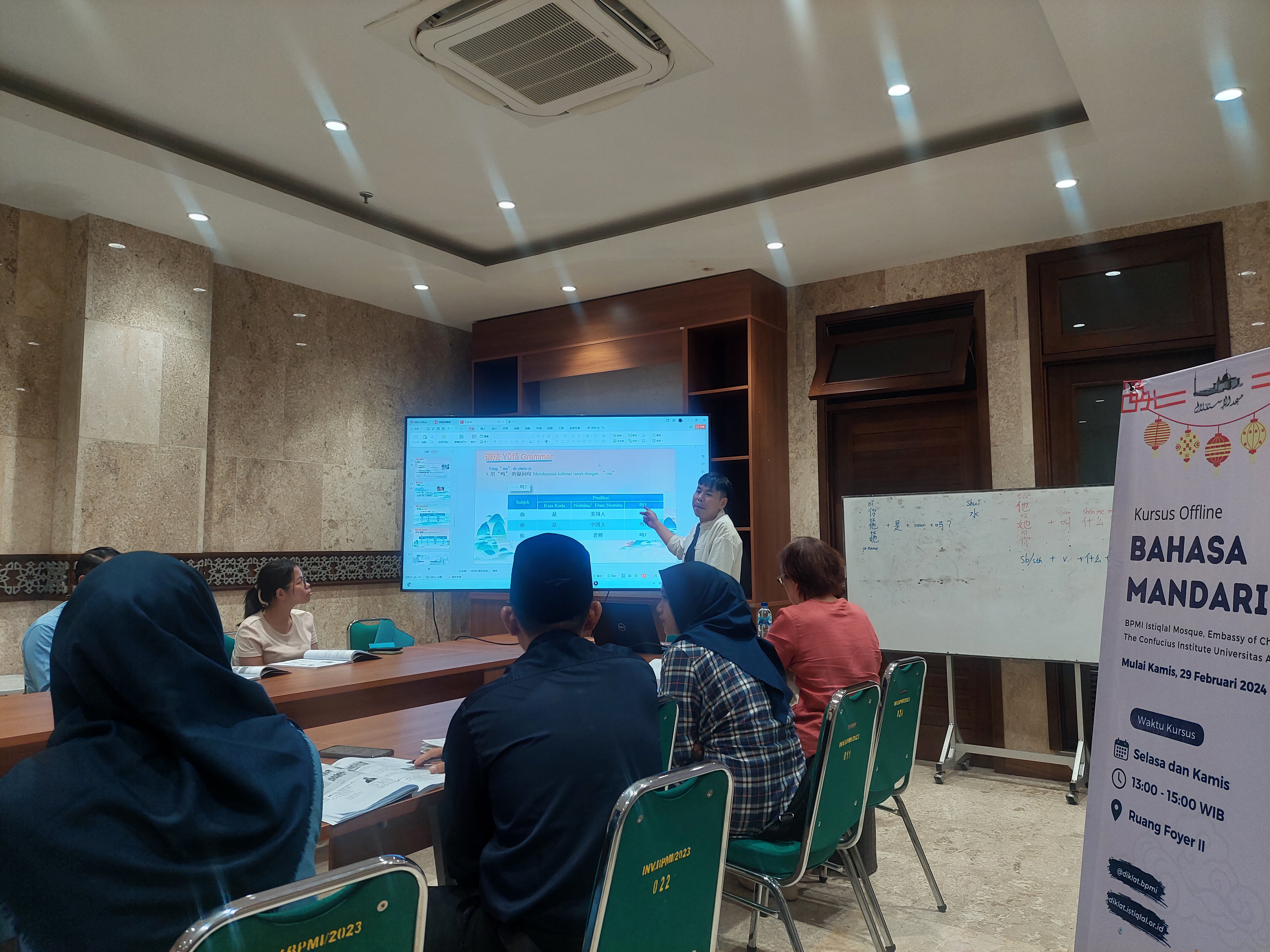 Mengintip antusiasme belajar bahasa Mandarin di masjid terbesar se-Asia Tenggara-Image-1 Mengintip antusiasme belajar bahasa Mandarin di masjid terbesar se-Asia Tenggara-Image-1