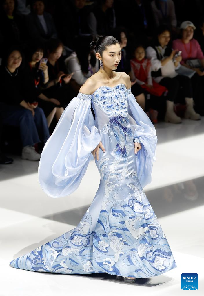 Pekan Mode China Fashion Week 2024 Dimulai-Image-5