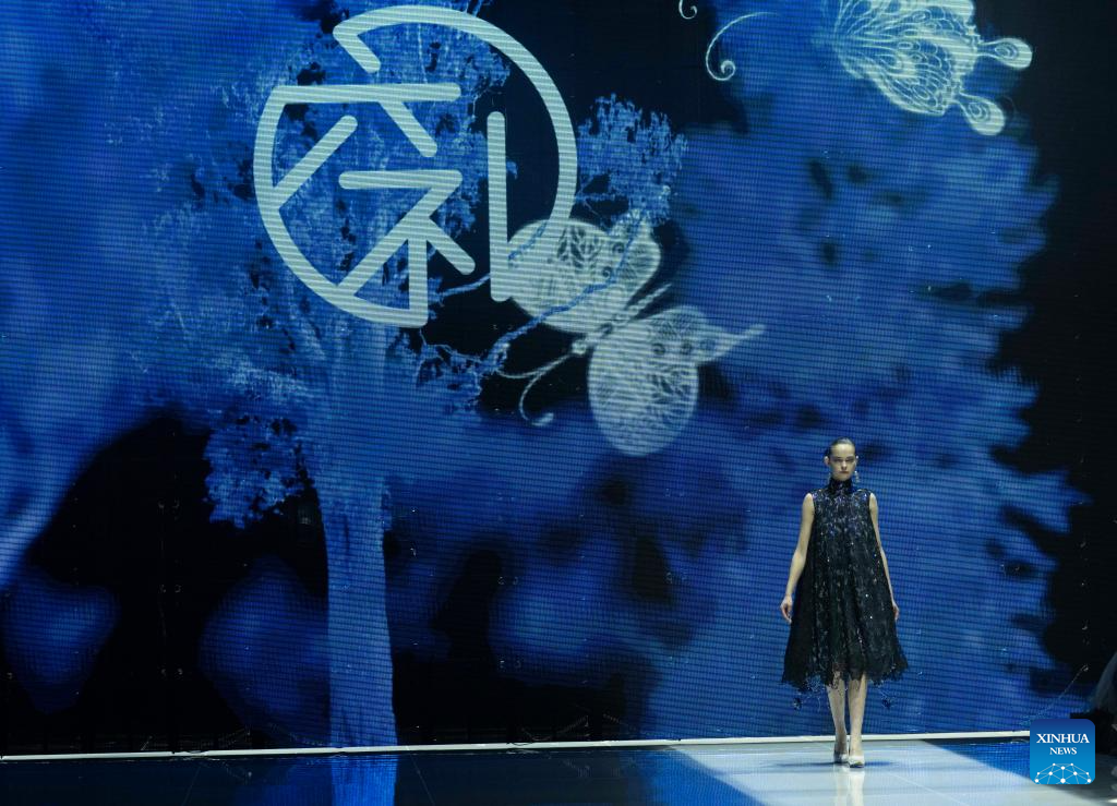 Pekan Mode China Fashion Week 2024 Dimulai-Image-3