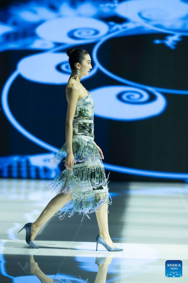 Pekan Mode China Fashion Week 2024 Dimulai-Image-8