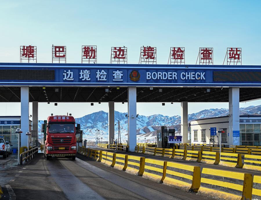 China Berikan Penghargaan kepada Polisi Pengawas Perbatasan-Image-1