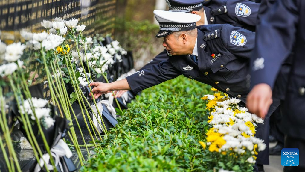 Upacara Peringatan Hormati Pahlawan Gugur di China-Image-3