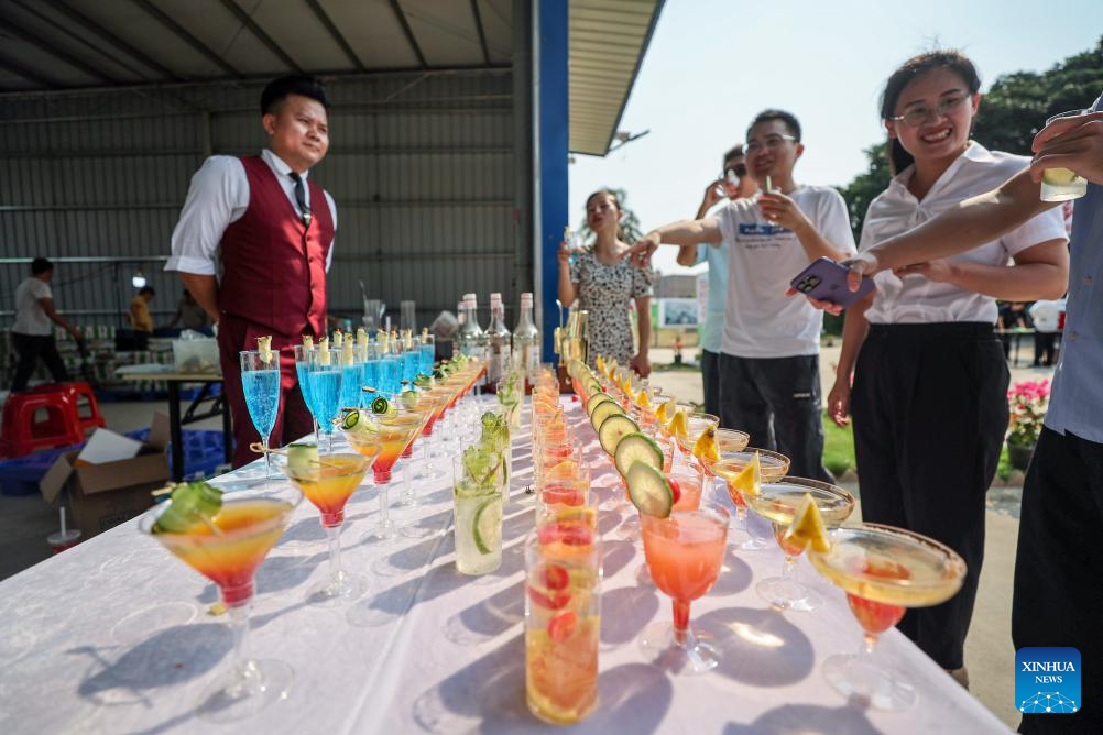 POTRET: Festival Memetik Tomat Ceri di Hainan-Image-3