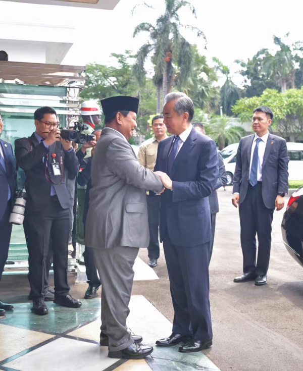 Presiden Terpilih Indonesia Prabowo Bertemu Wang Yi-Image-2