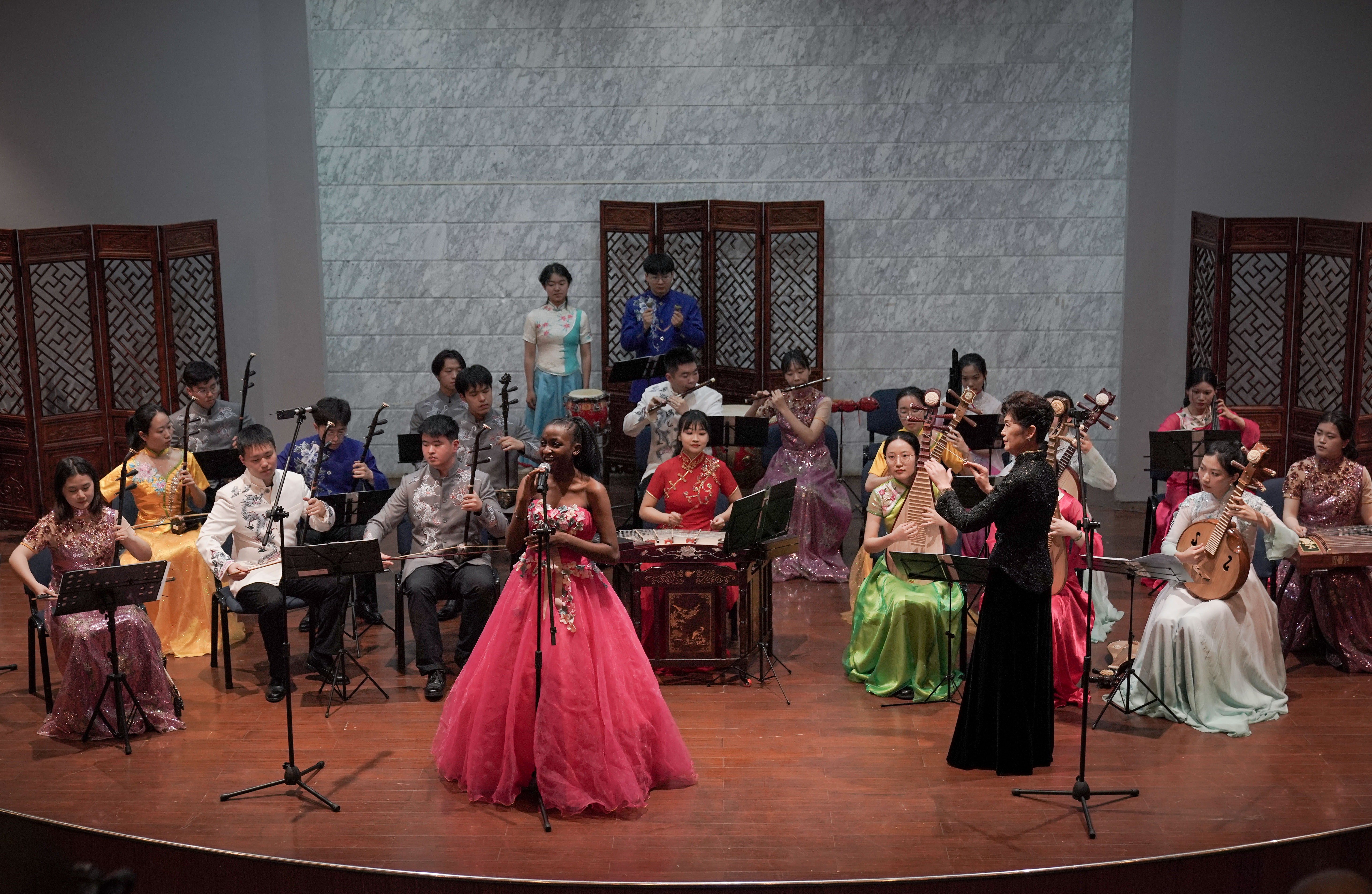 KENYA-NAIROBI-CHINA-ORKESTRA INSTRUMEN TRADISIONAL-PERTUNJUKAN-1-Image-1